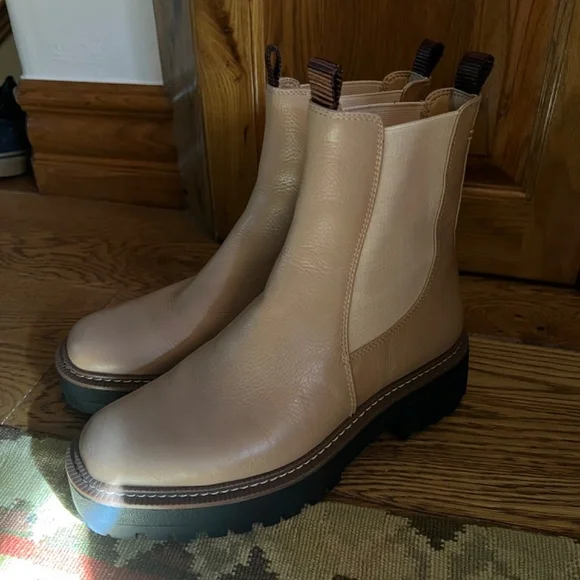 Sam Edelman Laguna Lug Sole Chelsea Boot - Picture 4 of 7